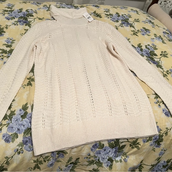NWT! LOFT Off White Tunic Sweater with Cutouts, Size Medium - Picture 4 of 4
